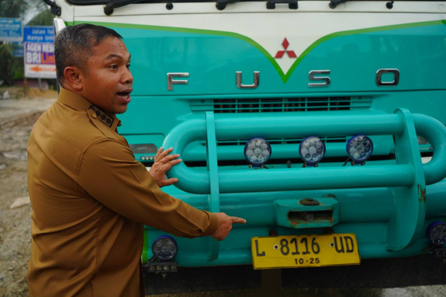 Respon Kerusakan Jalan Minas- Perawang, Gubri Wahid: Jalan di Riau Dirusak Truk Luar Daerah