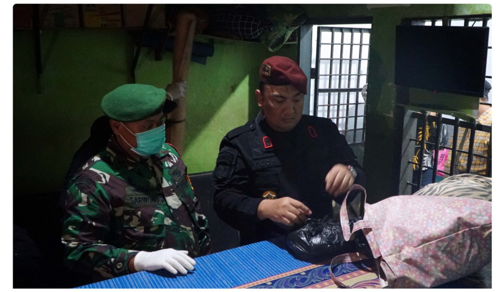 Bersama Tim Gabungan, Rutan Dumai Geledah Kamar Warga Binaan
