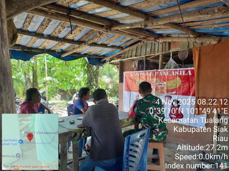 Babinsa Serka A. Pardosi Sosialisasikan Nilai-Nilai Pancasila kepada Warga Kampung Maredan, Kecamatan Tualang