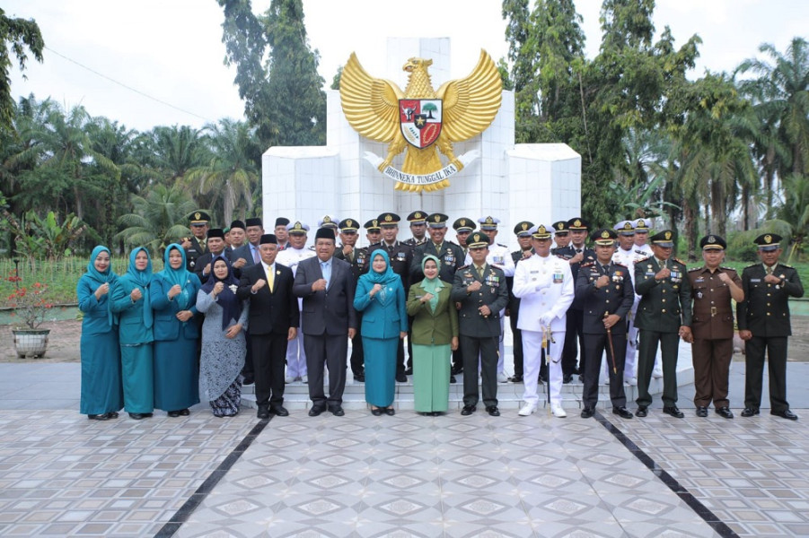 Forkopimda Asahan Peringati Hari Pahlawan dengan Upacara dan Ziarah di TMP Kisaran