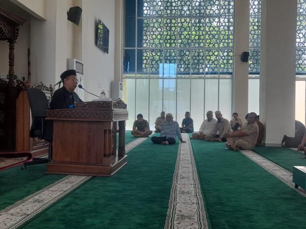 Ustaz Lukmanul Hakim Ungkap Kekuatan Shalat di Masjid Al-Maqari
