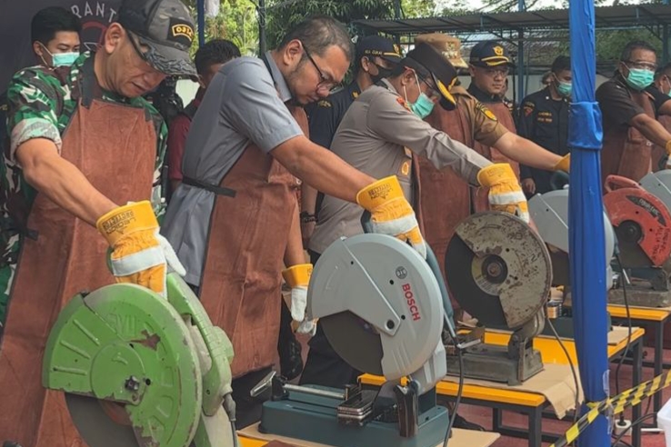 Bea Cukai Tembilahan Musnahkan Rokok Ilegal dan HP Selundupan, Selamatkan Negara Rp3,1 Miliar