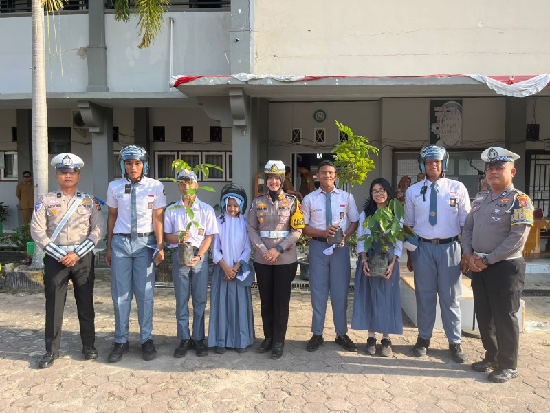 Satlantas Polres Kampar Jalin Sinergi dengan SMA N 1 Bangkinang,  Kampanyekan Keselamatan Berkendara dan Peduli Lingkungan!