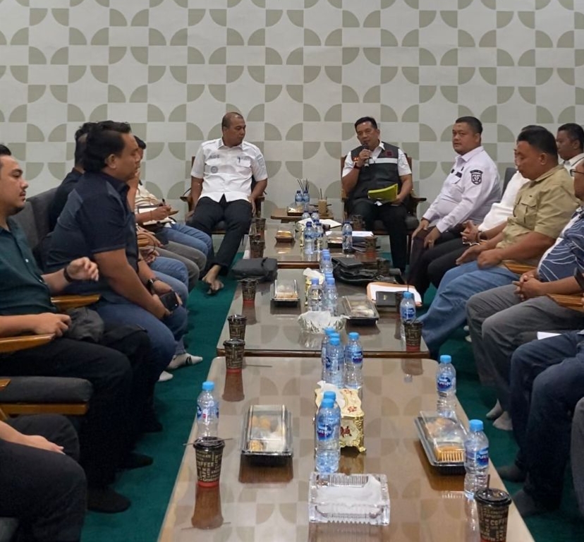 Bupati Inhu Bahas Harga TBS dan Berondolan Bersama Pemilik PKS