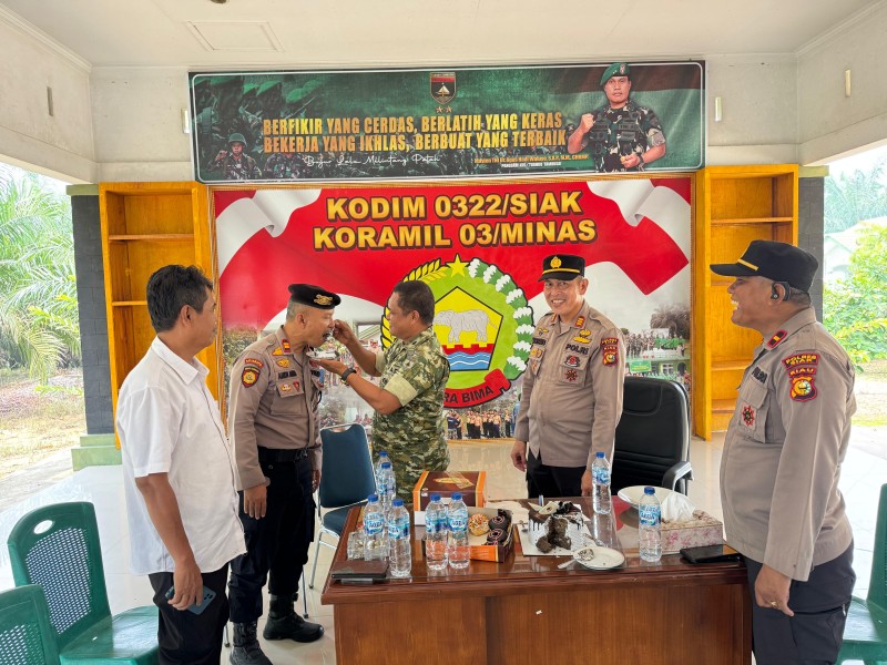 Perkuat Sinergi, Polsek Minas Sambangi Koramil 03/Minas di HUT Ke-81 TNI