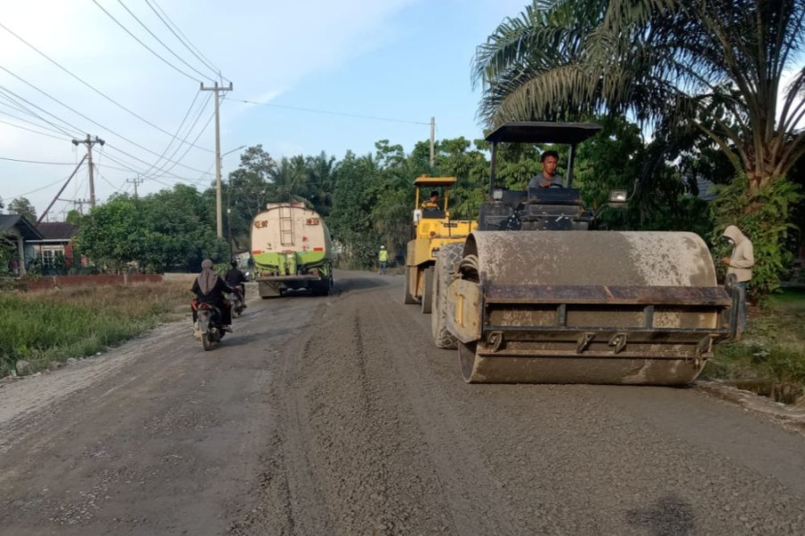 Selesai Akhir 2025, Dinas PUPR-PKPP Riau Perbaiki Ruas Jalan Cerenti-Air Molek Total Anggaran Rp37 Miliar