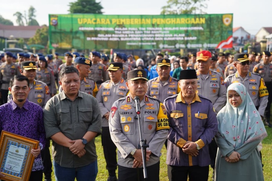 Fakultas Psikologi UIR Terima Penghargaan Polda Riau atas Kontribusi Relawan Trauma Healing