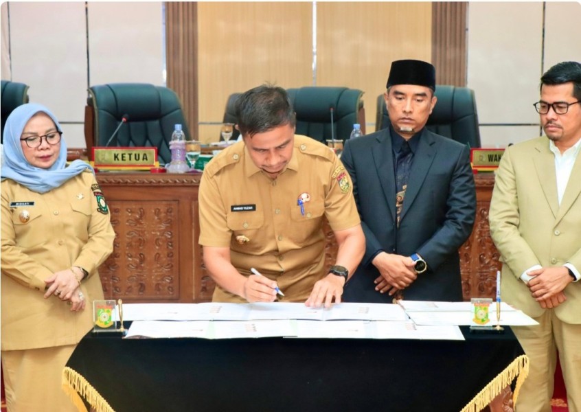 Bupati dan Wabup Kampar Teken MoU Rancangan KUA dan PPAS 2026