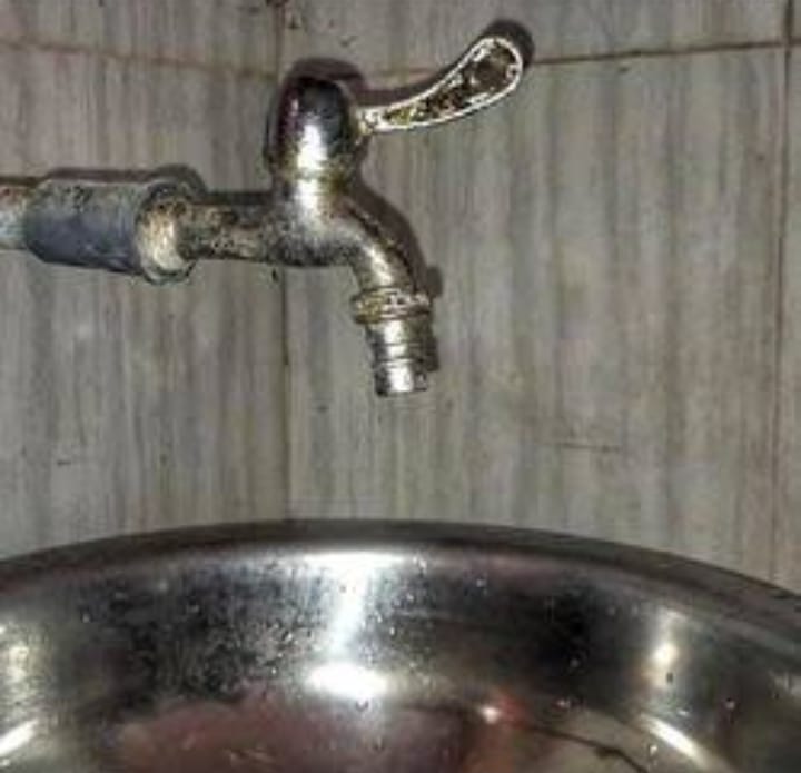 Warga Rimbasekpung Bengkalis Keluhkan Air PDAM Sering Macet, Kualitas Air Kuning