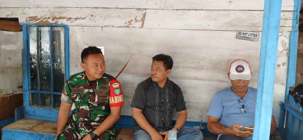 Babinsa Koramil/06 Kateman Ajak Warga Jaga Persatuan dan Tidak Mudah Terprovokasi