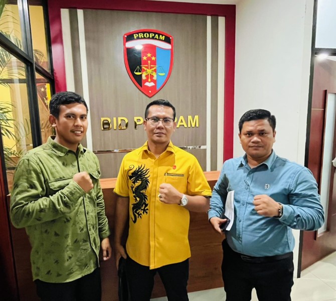 Jetro Sibarani Laporkan 3 Oknum Polisi ke Propam Polda Riau