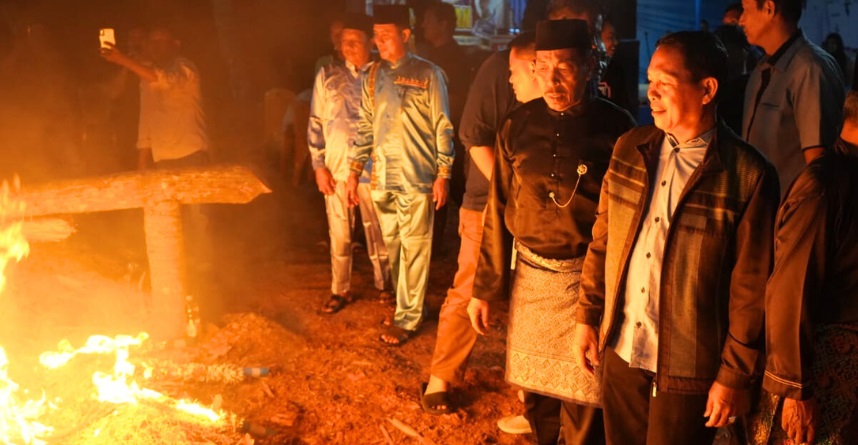 Layur Jalur di Seberang Taluk Hilir, Bupati Kuansing Tekankan Nilai Gotong Royong