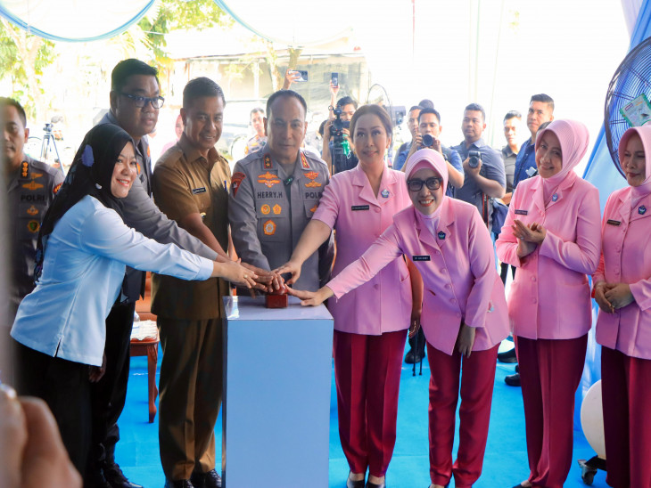 Bupati Kampar Dampingi Kapolda Riau Resmikan SPPG Bhayangkari di Teluk Kenidai