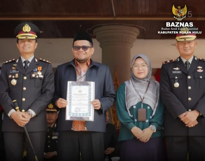 Upacara HUT Bhayangkara ke-79, BAZNAS Rohul Terima Penghargaan Dari Polres