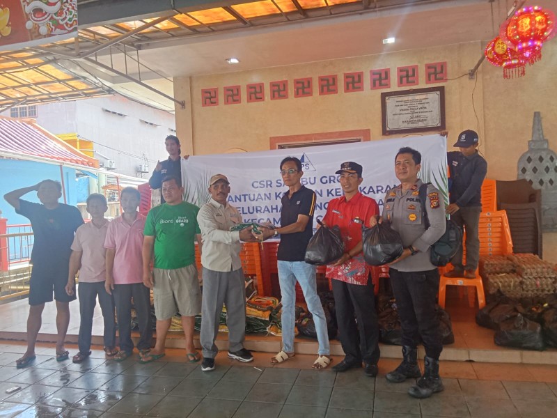 PT. Sambu Guntung Bersama YBDA Salurkan Bantuan untuk Korban Kebakaran di Concong Luar