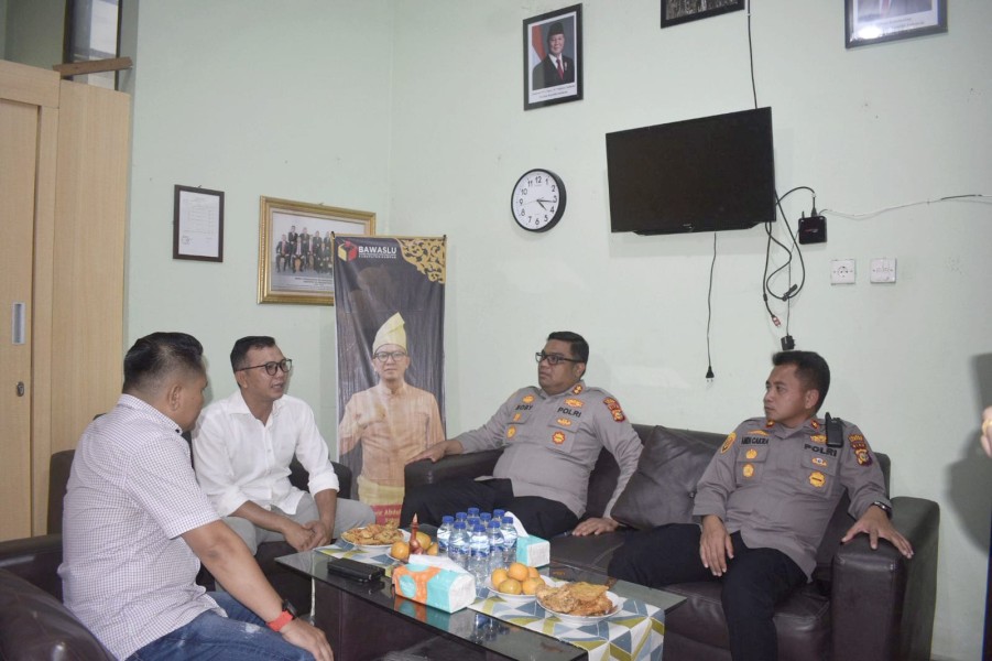 Silaturahmi dan Koordinasi: Kapolres Kampar Kunjungi Bawaslu Kampar, Jaga Stabilitas Keamanan Jelang Pemilu