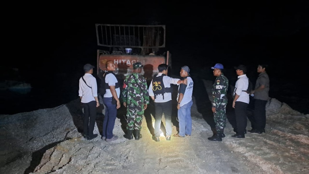 Pelaku dan Alat Berat Ditangkap Saat Razia Galian C Oleh Polri dan TNI di Desa Sungai Potai