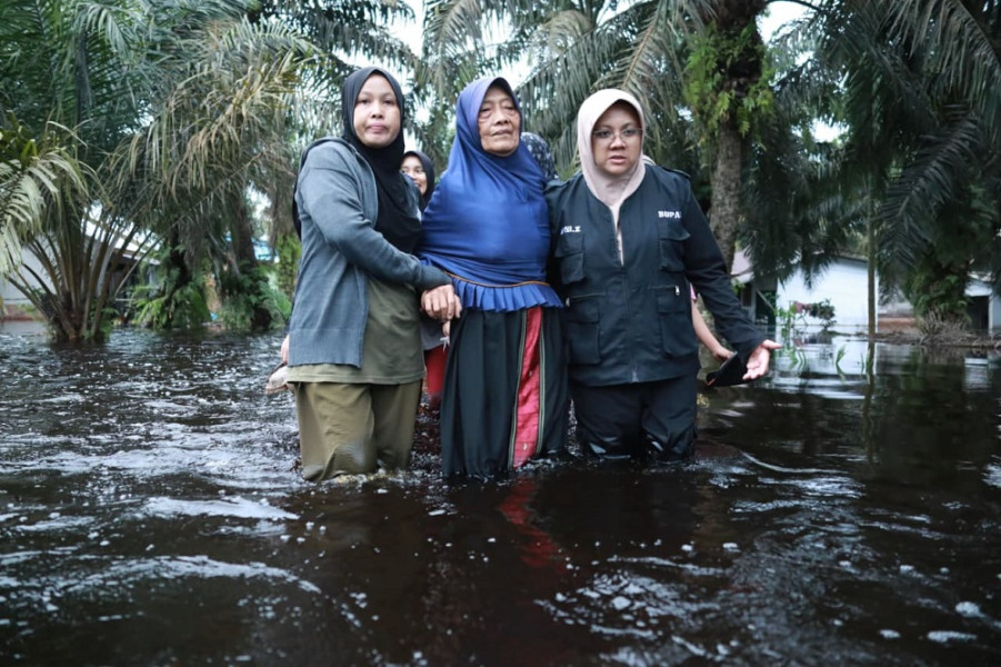 Siak Banjir, Bupati Afni Kerahkan Seluruh Pejabat dan Bantuan ke Lapangan