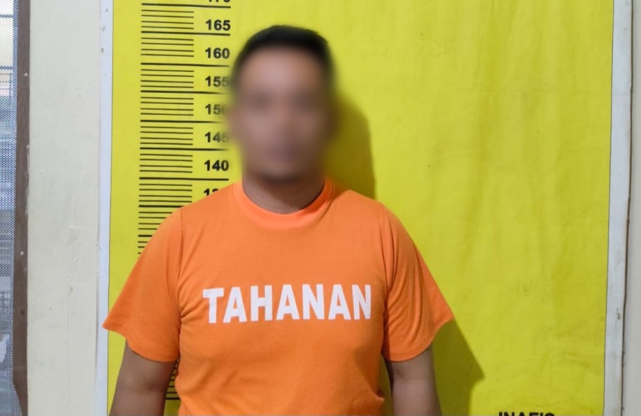 Diduga Cabuli Murid di Dalam Kelas, Oknum Guru Ini Digelandang Ke Polsek Minas