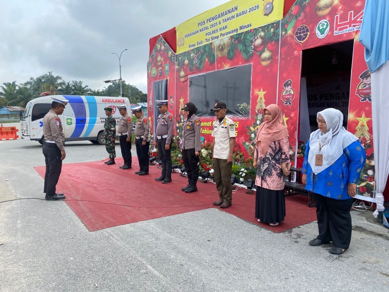 Babinsa Pelda Benriyadi Ikut Amankan Pos PAM Nataru 2026 di Exit Tol Minas–Perawang