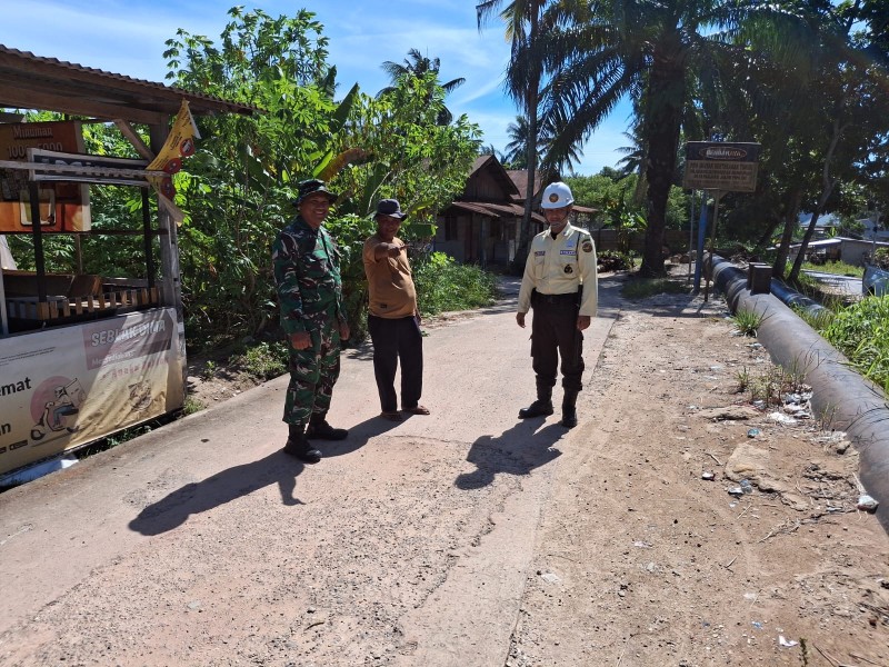 Perkuat Binter dan Keamanan Aset, Koramil 01 Dumai Bersama Security PHR Sisir Jalur Pipa