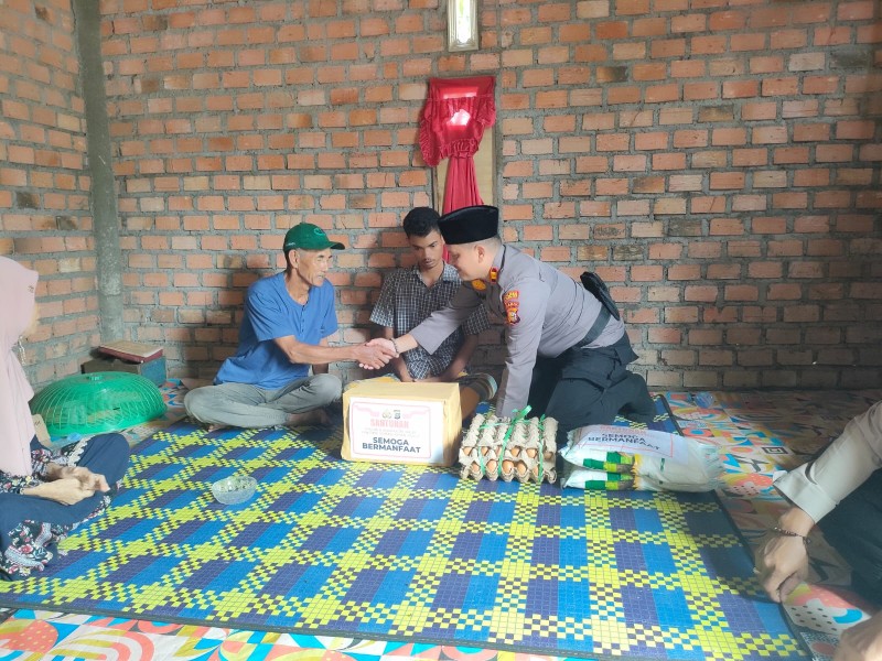 Wujud Empati, Kapolres Inhil Melalui Polsek Tembilahan Hulu Bantu Keluarga Korban Tenggelam