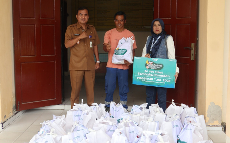 Pelindo Dumai Salurkan Paket Sembako Gratis Bagi Warga yang Membutuhkan