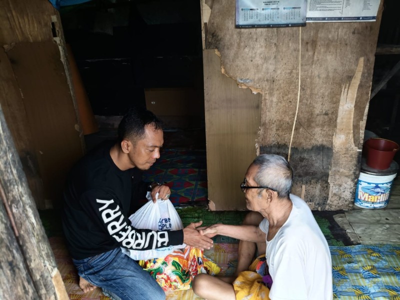 Berkah Ramadhan 1446 H, YBM, PLN Beserta IWO Tembilahan Salurkan  Paket Sembako Kepada Masyarakat