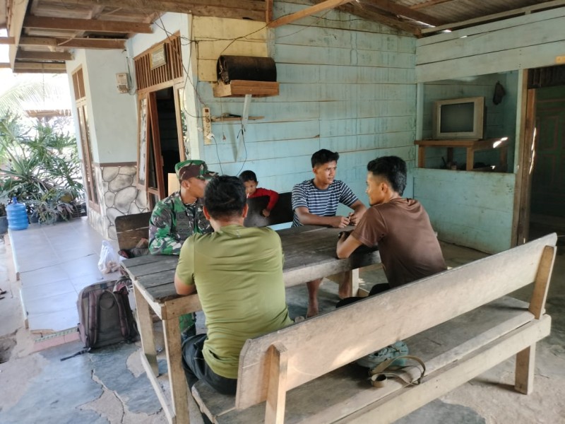 Babinsa Koramil 03/Minas Ajak Warga Bencah Umbai Peduli Kesehatan Lewat Komsos