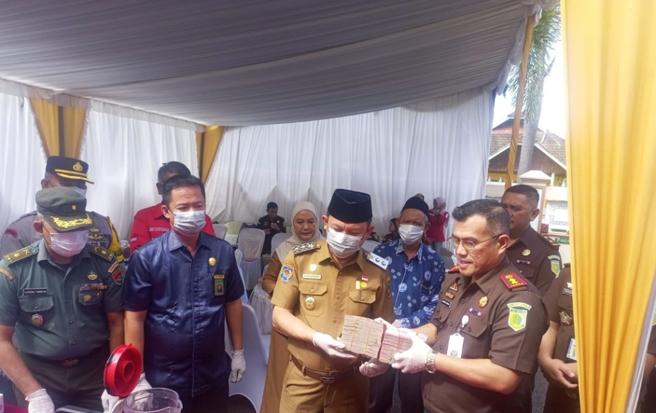 Kejari Bengkulu Selatan Musnahkan Narkotika dan Sajam Serta Kembalikan Kerugian Negara Kasus Korupsi BOK Rp 326 Juta