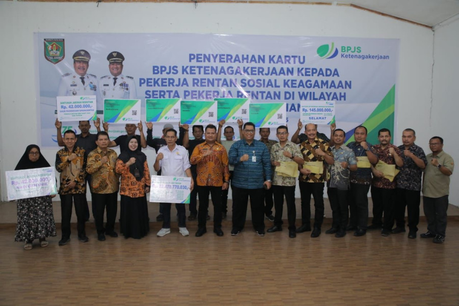 4.900 Pekerja Rentan di Asahan Terima Kartu BPJS Ketenagakerjaan dari Wakil Bupati Rianto