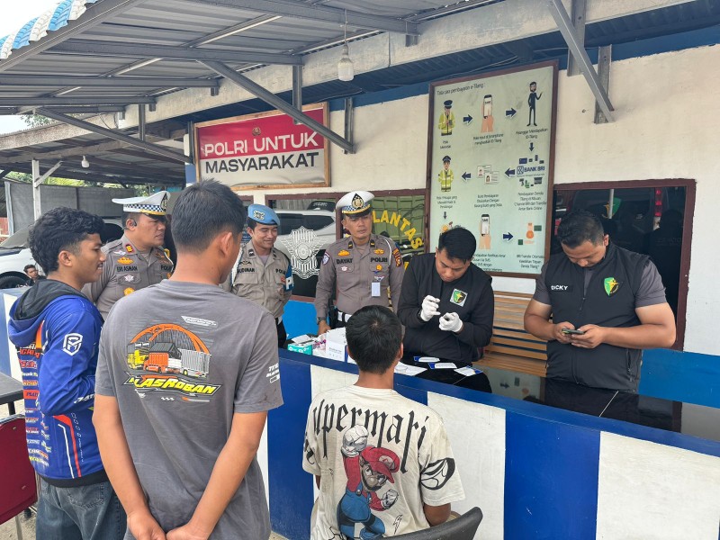 Gelar Operasi Patuh di Simpang Tugu Patin, Satu Supir Terdeteksi Positif Nyabu