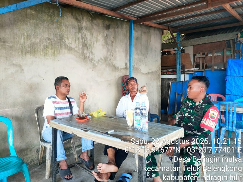 Lewat Komsos, Babinsa Koramil 06/Kateman Ajak Warga Jaga Keharmonisan