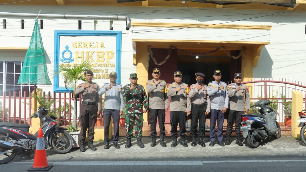 Wakapolres Meranti Sambangi Gereja Saat Natal Dan Tahun Baru 2026 Pastikan Situasi Kondusif