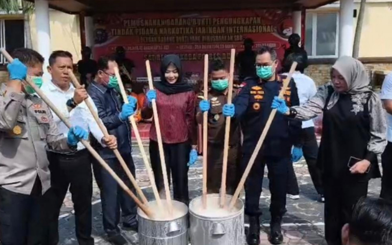 Komitmen Perangi Narkoba, Polres Dumai Musnahkan Puluhan Kilogram Sabu Jaringan Internasional