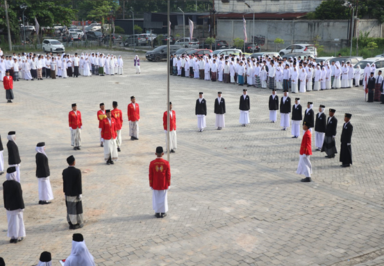 Satu Jiwa Dua Peristiwa: MAN 1 Pekanbaru Gelar Upacara Gabungan Hari Santri dan Sumpah Pemuda