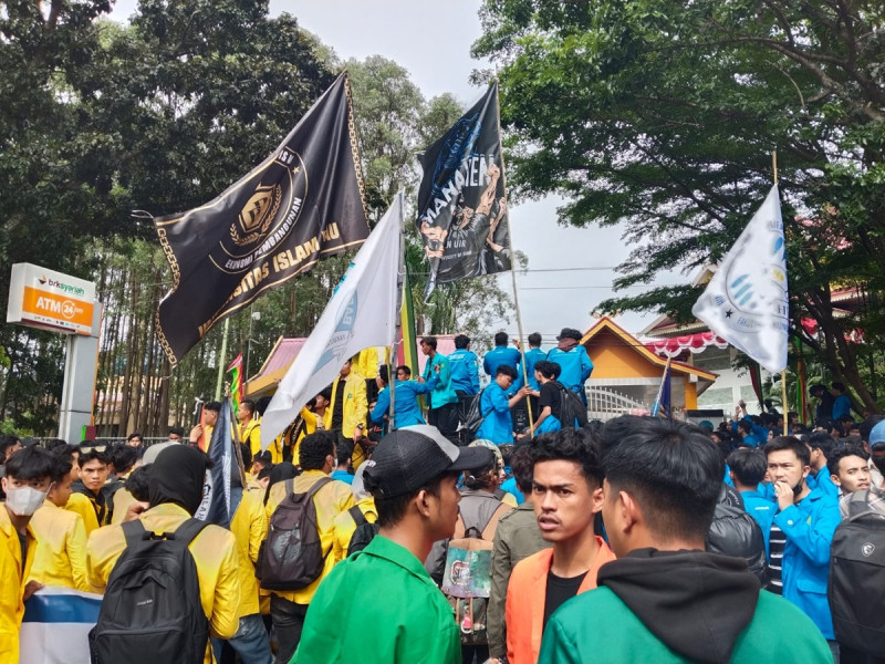 KORDA RIAU BEM SI Azmi Zandri  Soroti Sikap Diam Pemerintah Riau Terkait Penangkapan Khariq Anhar