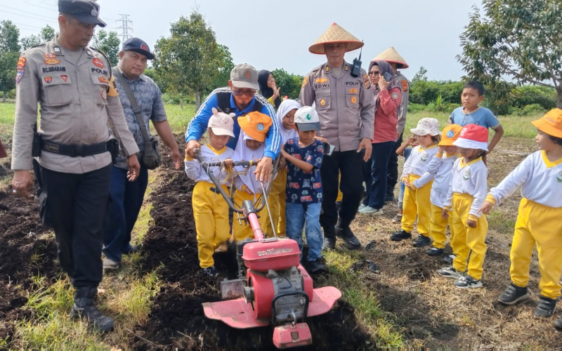 Siswa TK Kemala Bhayangkari Polres Dumai Ikuti Kunjungan Edukatif di Agro Eduwisata Pelintung