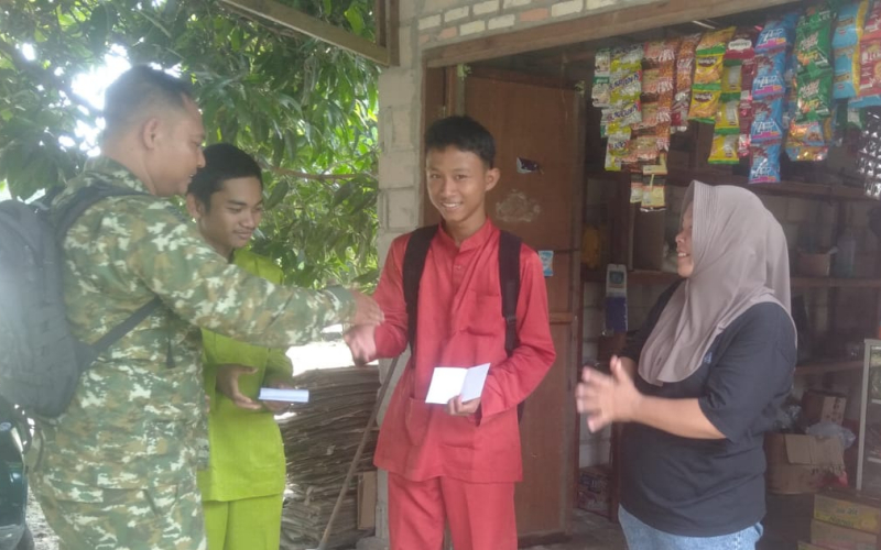 Kodim 0320/Dumai Salurkan Sagu Hati untuk 10 Anak Yatim dan Yatim Piatu di Bukit Kapur