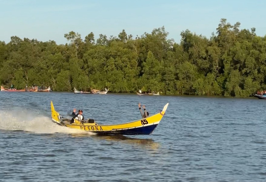 Pacu Pompong Lebih dari Sekadar Perlombaan
