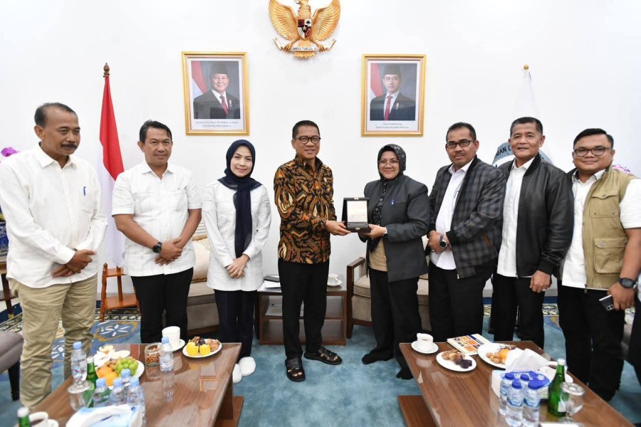 Bupati Siak Sambangi Mendes PDT Bahas Puluhan Kampung Masuk Kawasan Hutan