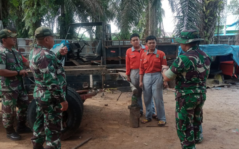 Babinsa dari Koramil 02 Aktif Patroli di Titik Rawan, Cegah Ancaman Karhutla