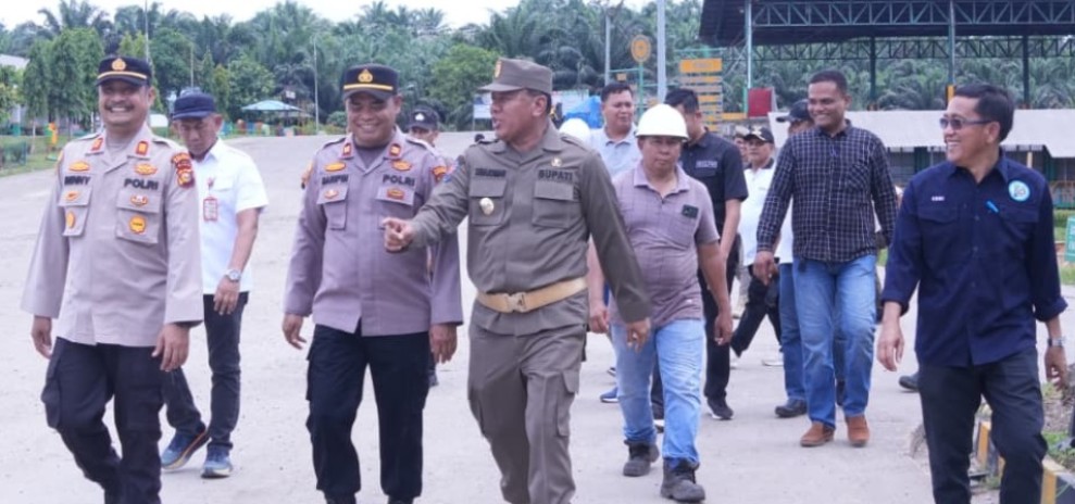 Tegas! Bupati Kuansing Segel dan Cabut Izin PT Gemilang Sawit Lestari