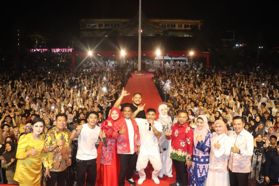 Malam Puncak Helat Pelalawan Ke-26 Meriah, Gubernur Riau dan Artis Nasional Warnai Perayaan di Pangkalan Kerinci