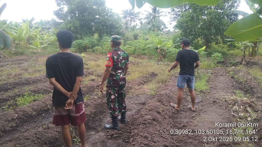 Patroli Tapal Batas, Babinsa Koramil 06/Kateman Imbau Jaga Lingkungan