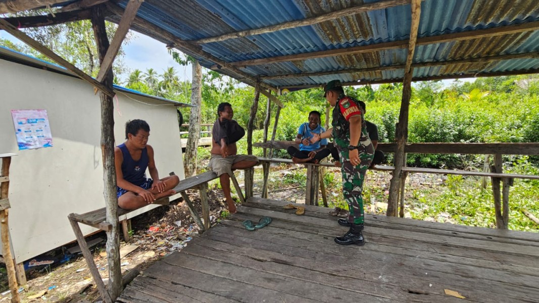 Babinsa Koramil 06/Kateman Laksanakan Pengawasan SDM dan Pererat Silaturahmi di Bandar Sri Gemilang