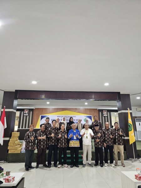 Wakil Rektor I Unilak Assoc Profesor Dr Zamzami Buka RAT Koperasi Dokar