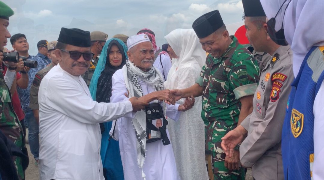 Kasdim 0314/Inhil Sambut Kepulangan Jemaah Haji Asal Inhil