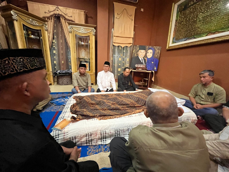 Dikebumikan Besok, Plt Gubri Sampaikan Duka Mendalam Atas Wafatnya Dr. H. Chaidir