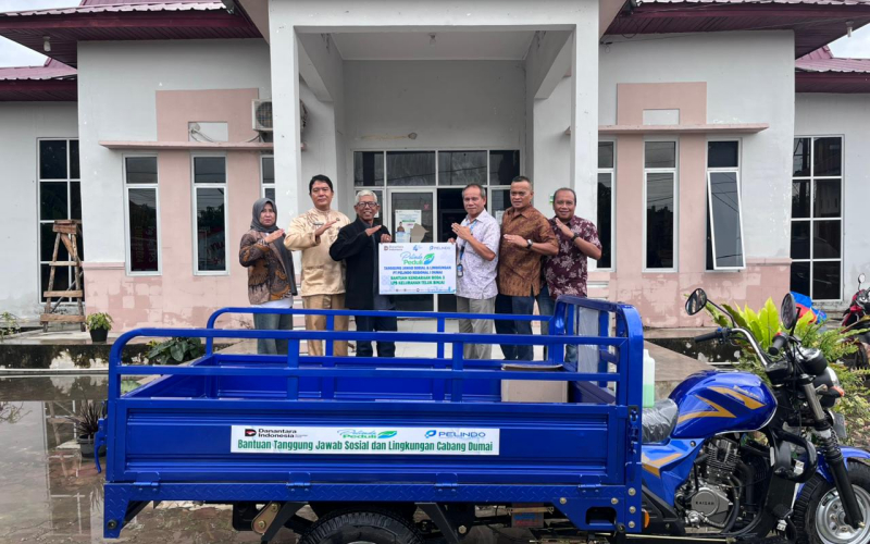 Pelindo Dumai Serahkan Motor Pengangkut Sampah untuk Kelurahan Teluk Binjai